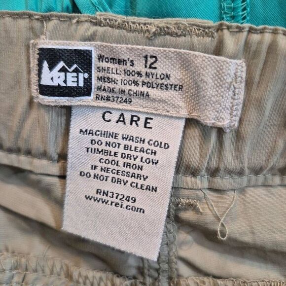 REI Women's Tan Nylon Convertible Cargo Pants - Picture 12 of 12
